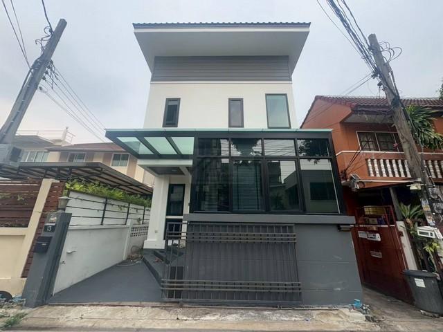 ให้เช่าบ้านเดี่ยว 2 ชั้น 4 ห้องนอน ซอยโชคชัย 4 ซอย 39 (เจ้าแม่กวนอิม) ใกล้ MRT โชคชัย 4 1