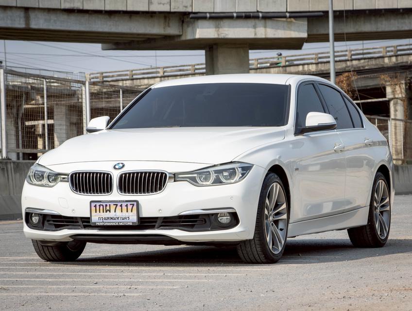 BMW 320i 2.0 LUXURY ปี 2017