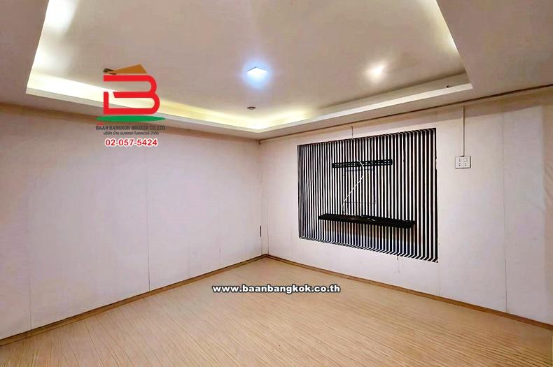 ที่ดินพร้อมสิ่งปลูกสร้าง เนื้อที่ 64.6 ตร.ว. ติดถนนเพชรเกษม ใกล้แยกปราณบุรี 5