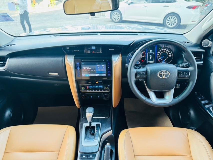 TOYOTA FORTUNER 2.8 V 4WD ปี 2018 ฟรีดาวน์  9