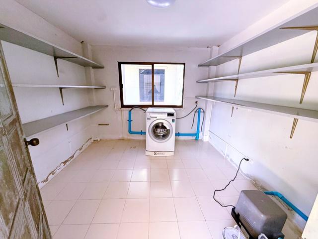 ซอยเสรีไทย 51-61Fashion ให้เช่าคฤหาสน์ Pool Villa 3ชั้น 200ตารางวา 1,200ตรม. Chocolate Ville 2.1 กม. 4นอน ใ 3น้ำ สนามกอล 5