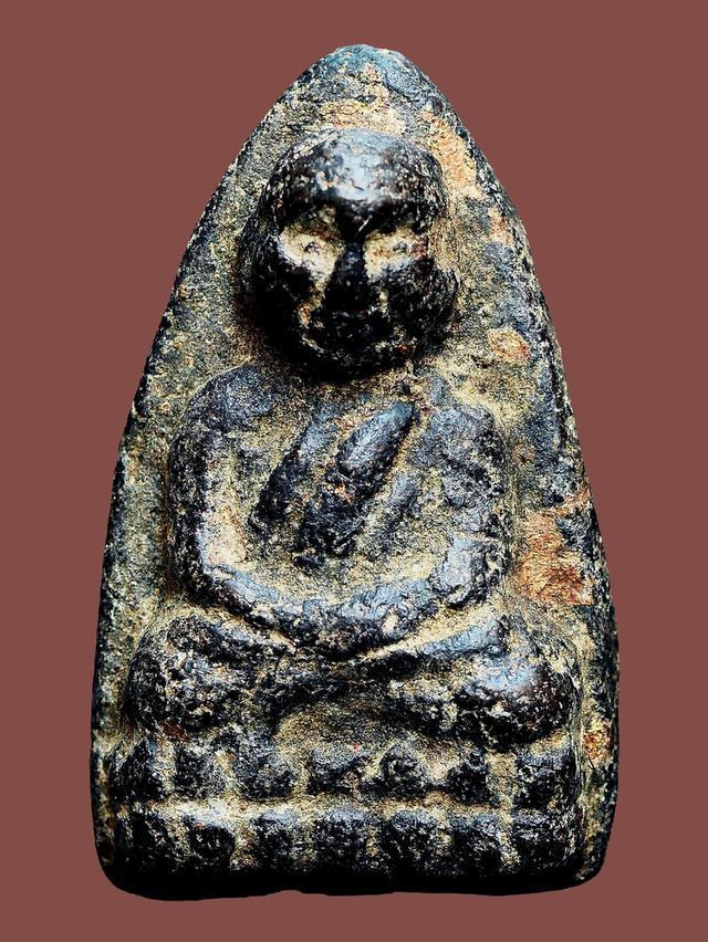 หลวงปู่ทวดเนื้อว่าน วัดช้างให้ พิมพ์กรรมการ เก่า เนื้อจัดๆ