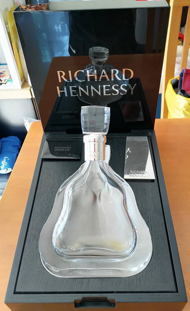 รับซื้อชุดขวดเหล้านอก Hennessy Richard , Louis XIII ทุกยี่ห้อ ให้ราคาดี