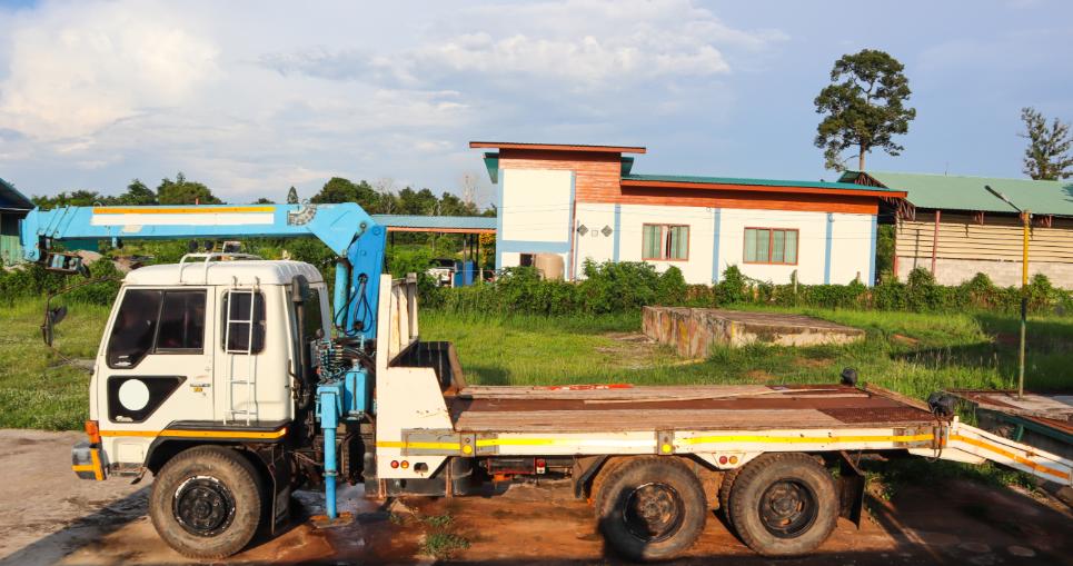 สิบล้อหางปลาติดเครน MITSUBISHI FUSO