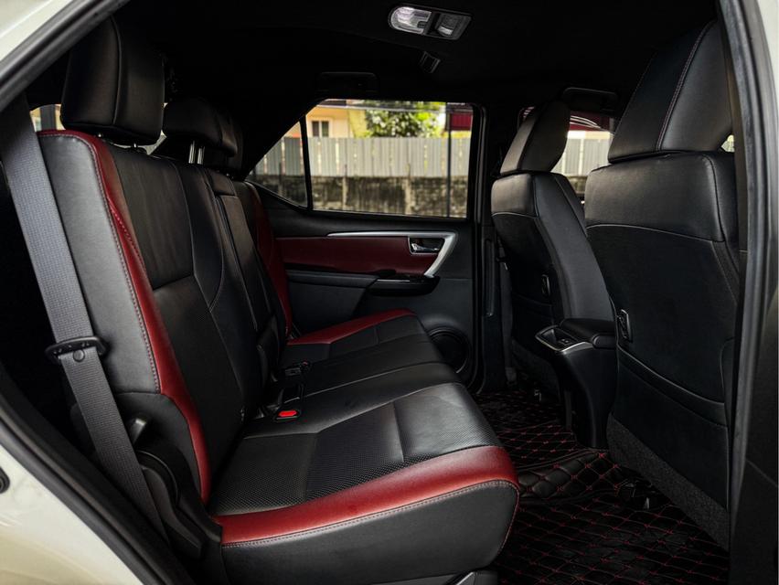 2022 TOYOTA FORTUNER, 2.4 LEGENDER BLACK TOP 2WD 8