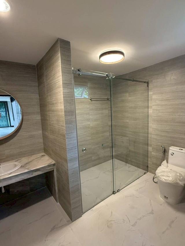 บ้านให้เช่า143ตรว.ถ.รามคำแหง60เข้าทางรามคำแหง68และกรุงเทพกรีฑา7สามารถจดในนามบริษัทได้ จอดรถได้หลายคัน ถนนหน้าบ้านกว้าง เดินทางสะดวก ว่างพร้อมเข้าอยู่ 14