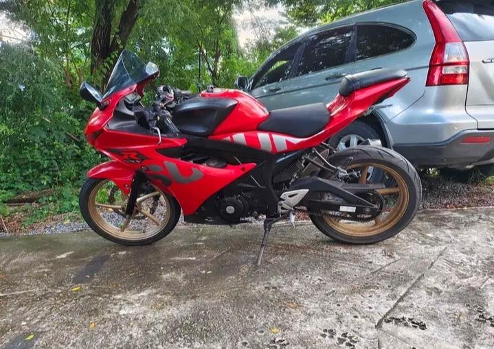 Suzuki GSX-R150 สีแดง 2