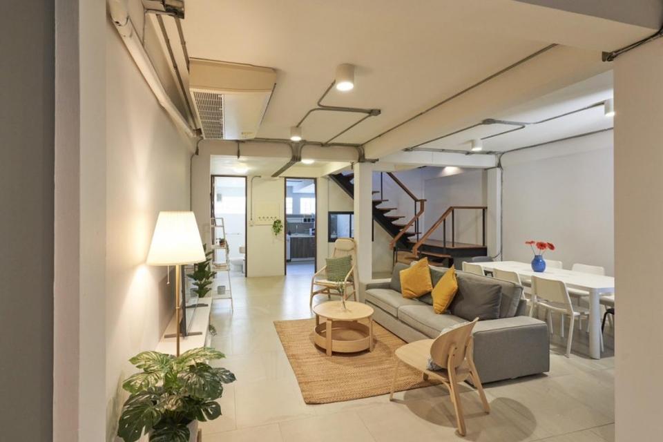 ขายทาวน์โฮม Modern Loft ที่เอกมัย 22 - โอกาสการลงทุน 2