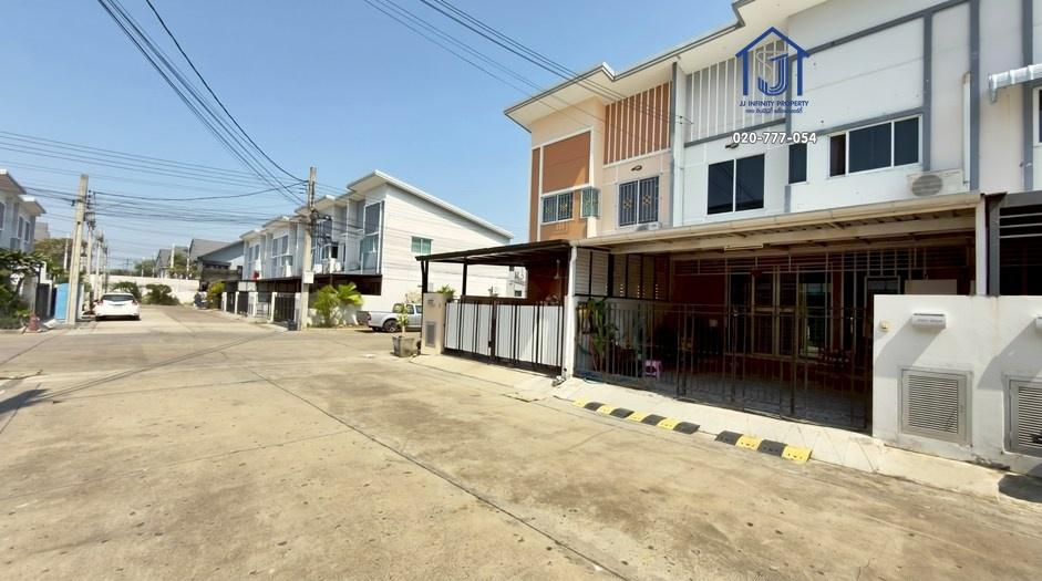 ขายทาวน์โฮม 2 ชั้น หมู่บ้านอาร์เค พาร์ค รามอินทรา-ซาฟารี ถนนเลียบคลองสอง  ใกล้แฟชั่นไอส์แลนด์ 2