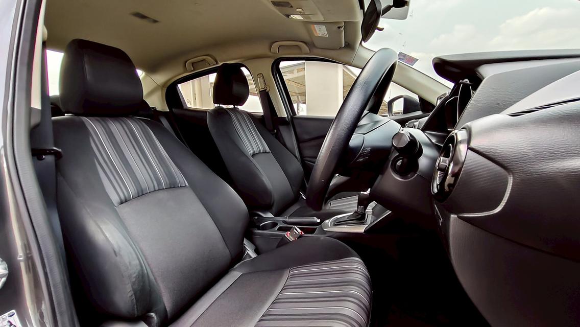 MAZDA 2 Sedan 1.3E 2020  10