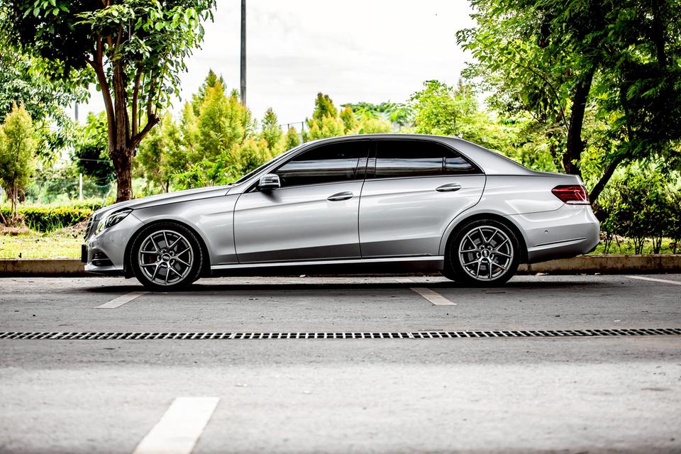 Benz E300 Bluetec ปี 2015 สีเทา มือเดียวป้ายแดง สวยสภาพดี 7