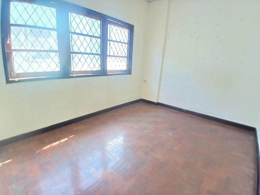 ขายบ้าน 2 ชั้น หมู่บ้านสราญธร คลอง4 ถนนพระองค์เจ้าสาย 5