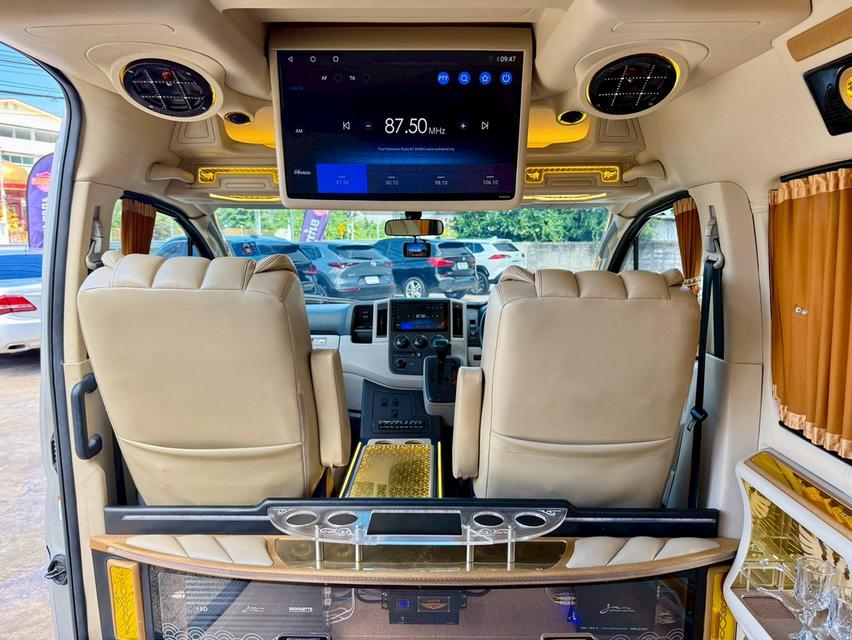 ปี 2019 TOYOTA COMMUTER, 2.8 โฉม ปี19-ปัจจุบันสีเทา เครื่องยนต์ 2.8 ดีเซล เกียร์ออโต้ ป้ายฟ้าแท้ รูปที่ 7