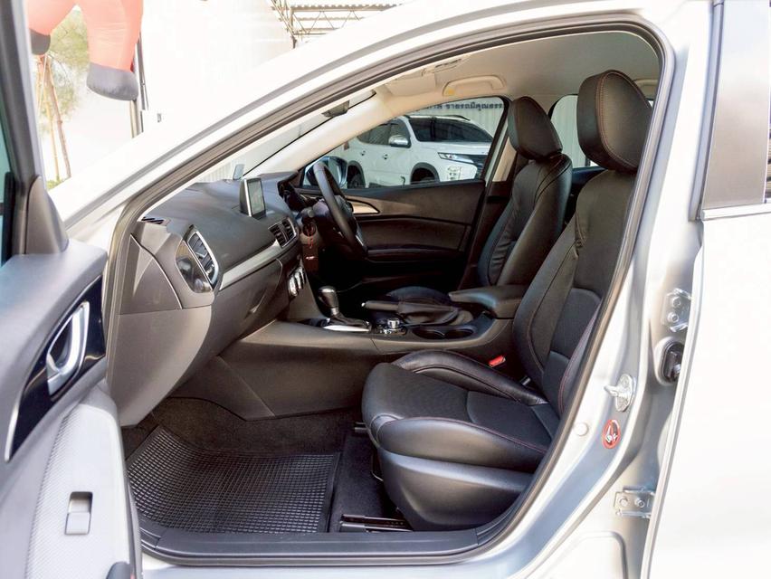 Mazda 3 2.0S ปี 2015 ♨️ #ประกันเครื่องเกียร์หลังการขาย3ปี / 30,000km. ♨️ 12