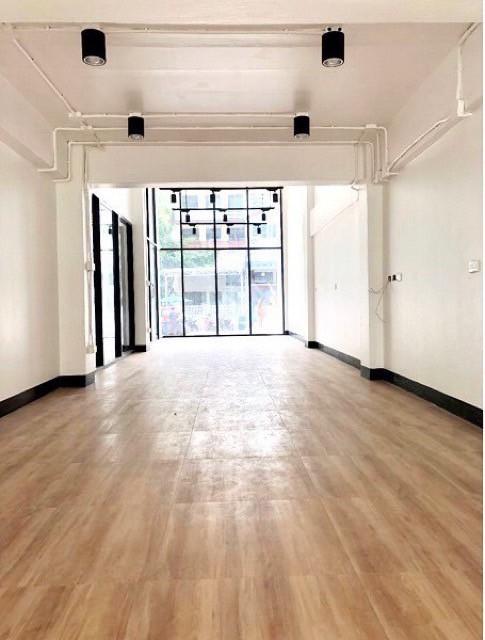 ให้เช่าทาวน์โฮม4.5 ชั้น รีโนเวทใหม่ เนื้อที่ 38 ตร.วา สไตล์โ Loft ซอยสุขุมวิท 62 ใกล้ BTS บางจาก ใกล้ทางด่วน สุขุมวิท 62 เหมาะทำออฟฟิศสำนักงาน