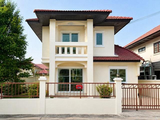บ้านเดี่ยว 2 ชั้น รีโนเวทใหม่ ให้เช่า 3 นอน 2 น้ำ แยกบางพูน 1.5 กม. 35 ตร.ว. 140 ตร.ม. สนามกอล์ฟเมืองเอก 2.7 กม.ม.รังสิต 8