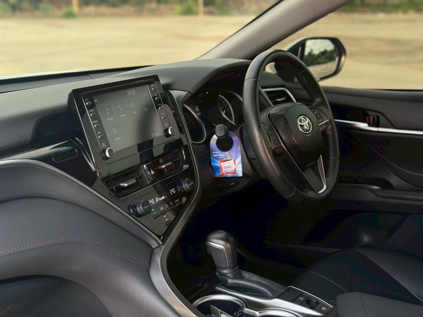 TOYOTA. CAMRY  Sedan 4dr Sport SA 8sp FWD 2.5 (MNC)  Y2022 สีขาว  ออโต้ 18