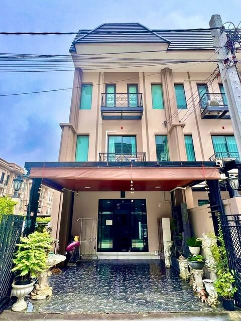 ขายโฮมออฟฟิศ 3 ชั้น โครงการ ดิไอเฟล รามคำแหง- กรุงเทพกรีฑา ติดถนนใหญ่ เลียบมอเตอร์เวย์ บิ้วอินฟรีของแถมทั้งหลัง ( ถูกสุด 1