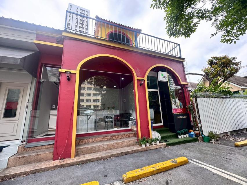 ให้เช่าพื้นที่ ซอยทองหล่อ 13 ทำเลดี เหมาะทำร้านดอกไม้หรือธุรกิจขนาดเล็ก (N.1800) 1