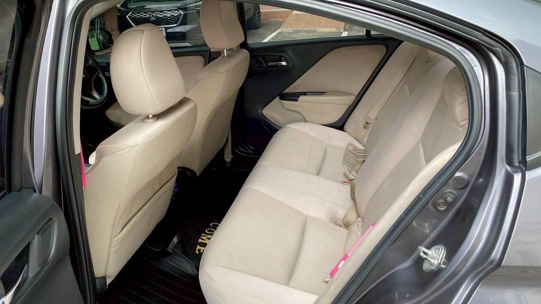 HONDA CITY 1.5 V+ ปี 2015 มือเดียวป้ายแดง รถสวยน๊อตไม่ขยับสักตัว รูปที่ 9