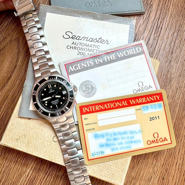 นาฬิกาข้อมือบุรุษ Omega Seamaster Professional 200m พร้อมหน้าปัดสีดำและสายนาฬิกาโลหะ 