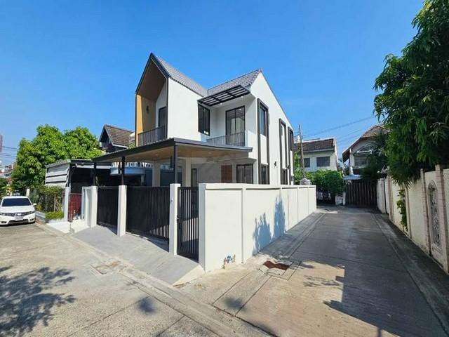 ขายบ้านเดี่ยว 2 ชั้นหลังมุม 42 ตรว. 3 ห้องนอน รีโนเวทใหม่ ถนนสุขุมวิท 60/1 ใกล้ BTS บางจาก 700 เมตร 1