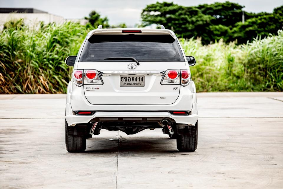 TOYOTA FORTUNER 3.0V สีขาว ปี 2013 ของแต่งหลายแสน  6