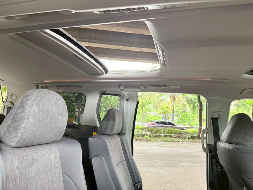 Toyota Vellfire 2.4 Hybrid  E Four AT ปี 2014 15