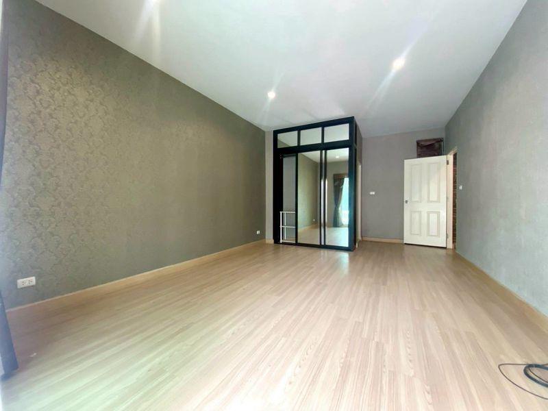 ขาย ทาวโฮม 3 ชั้นหมู่บ้าน วิชั่นสมาร์ทไลฟ์ บ้านพร้อมอยู่ ทำเลดี 16