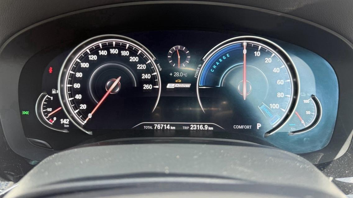 (แจ้งรหัสรถ KPV5461) 2018 จด 23 BMW 530e 2.0 M SPORT รูปที่ 6