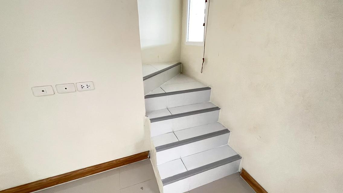 บ้าน 2 ชั้น หมู่บ้านโกลเด้นทาวน์ พระราม 2 สมุทรสาคร 4ห้องนอน 3ห้องน้ำ 2จอดรถ ต่อเติมครัวและหน้าบ้าน 6