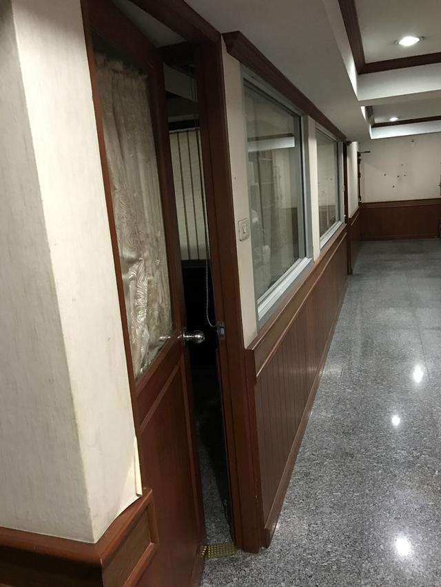 ตึกสองคูหา 3ชั้นครึ่ง หมู่บ้านพรทวี วิลล่า4 เลียบคลองทวีวัฒนา 15