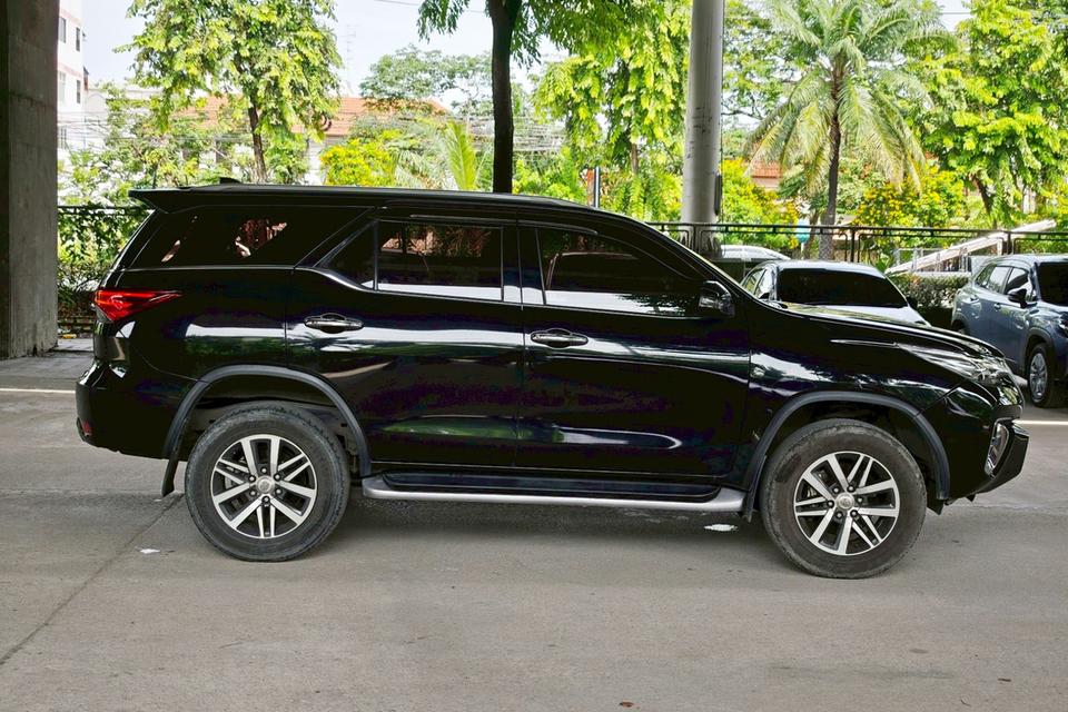 Toyota Fortuner 2.4 V 2WD AT ปี 2019