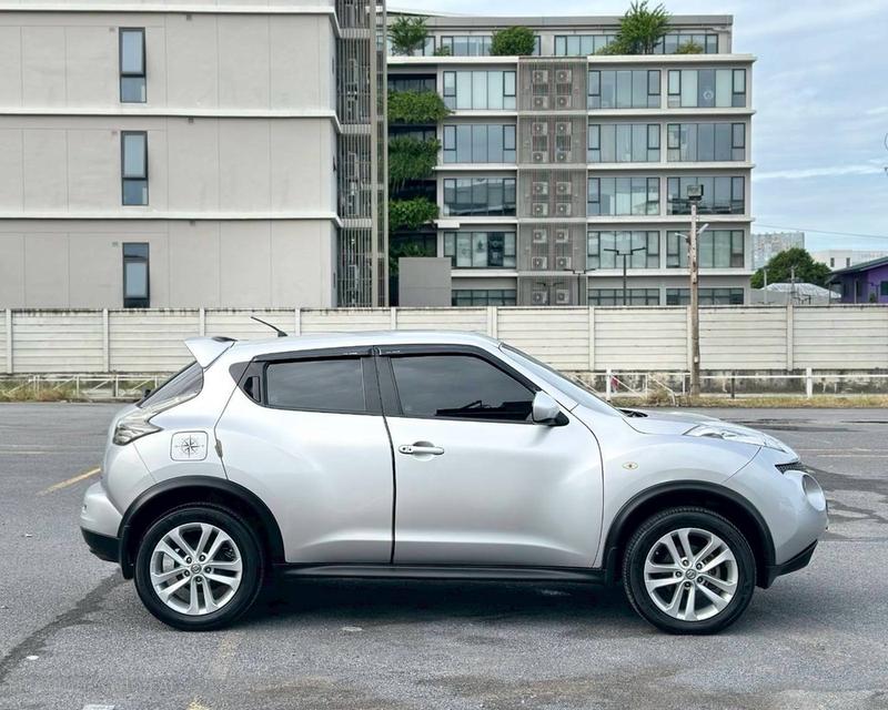 รหัสรถ QT9343 Nissan Juke 1.6 V รุ่น Top เกียร์ Auto สีเทา ปี2014