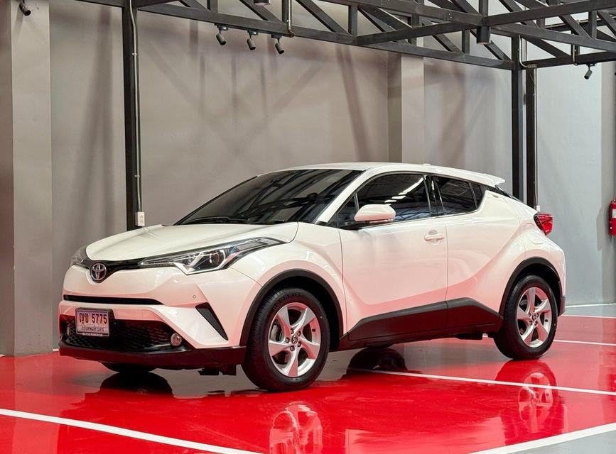 2019 TOYOTA CHR 1.8 MID รุ่น TOP เบนซิน รถมือเดียวออกป้ายแดง รถวิ่งน้อย สภาพป้ายแดง รถไม่เคยมีอุบัติเหตุ รูปที่ 4