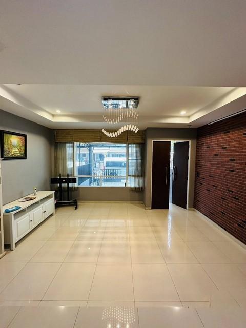 ให้เช่าทาวน์โฮม 3 ชั้น หลังมุม 4 ห้องนอน หมู่บ้านโพธิ์แก้วเพลส ถนนโพธิ์แก้ว - ลาดพร้าว 101 6