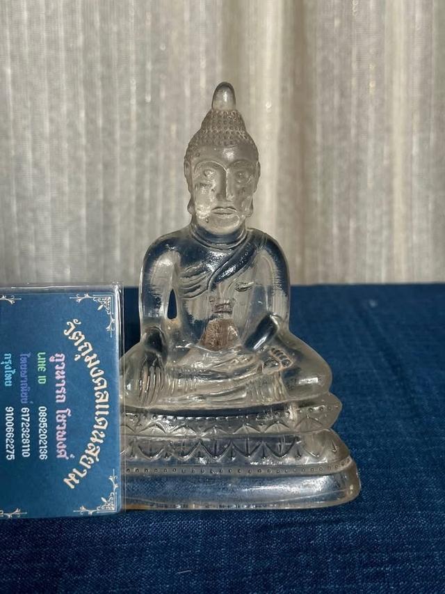 พระแก้วหล่อยุครัตนะ ปางมารวิชัย  สีขาวใส หน้าตัก3.5นิ้ว สูง6.3นิัว สภาพสวยสมบูรณ์ บูชา4500B