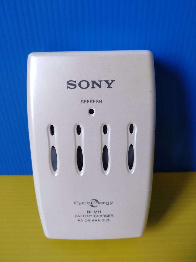 เครื่องชาร์จแบตเตอรี่ SONY