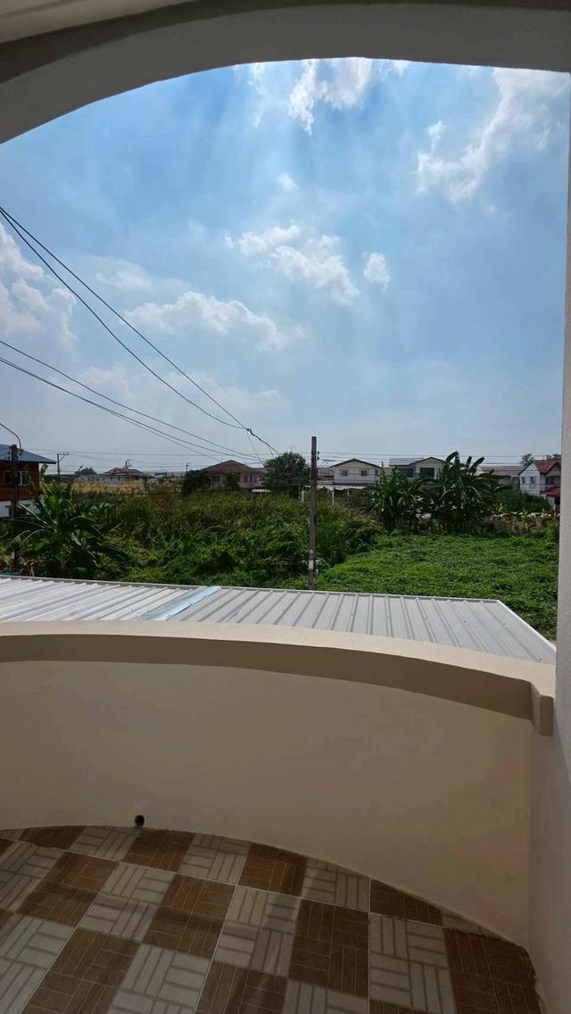หมู่บ้านธารทอง2  ซอยวัดลาดปลาดุก ทาวน์เฮาส์ 2 ชั้นหลังมุม หน้าบ้านหลังบ้านไม่ชนใคร ห่างจากปากซอยวัดลาดปลาดุกเพียง 1 กม. 19