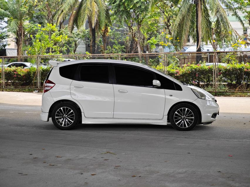 ขายรถ Honda Jazz 1.5S ปี 2010 สีขาว เกียร์ออโต้ 8