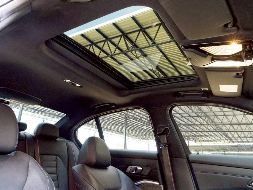 BMW 330e M Sport ปีจด 2023 BSI 5ปี 100,000 km. ถึง 26/12/2570 16