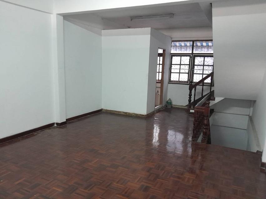 อาคารพาณิชย์ 4 ชั้นครึ่งพร้อมดาดฟ้า 7