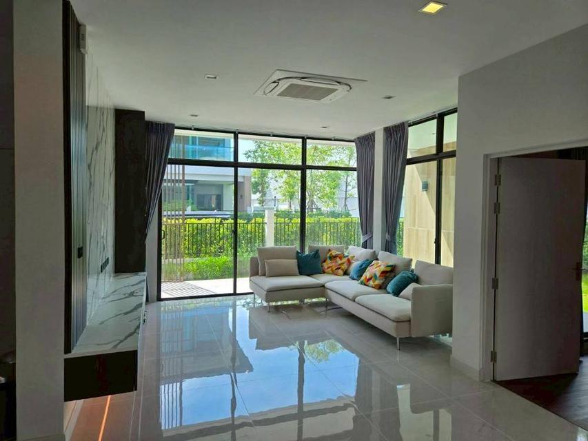 ให้เช่า บ้านเดี่ยว 𝐁𝐚𝐧𝐠𝐤𝐨𝐤 𝐁𝐨𝐮𝐥𝐞𝐯𝐚𝐫𝐝 บางนา กม.5 แปลงมุม ซอยสงบ เป็นส่วนตัว บ้านใหม่ เฟอร์นิเจอร์ครบ 4