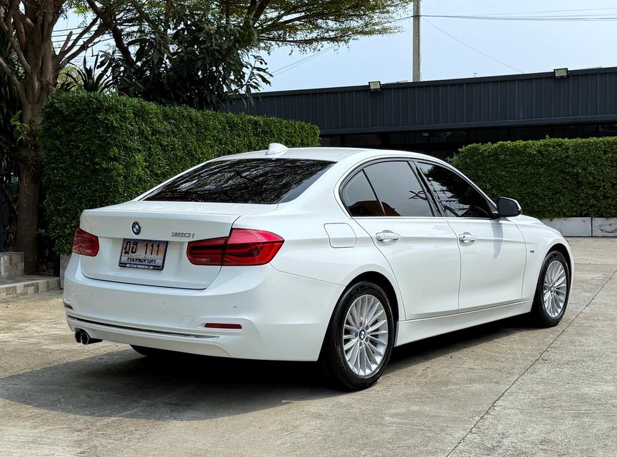 2017 BMW 320 F30 LCI รถสวย สภาพสมบูรณ์ พร้อมใช้งาน รถวิ่งน้อย ประวัติ SERVICE ครบ ไม่เคยมีอุบัติเหตุครับ 3