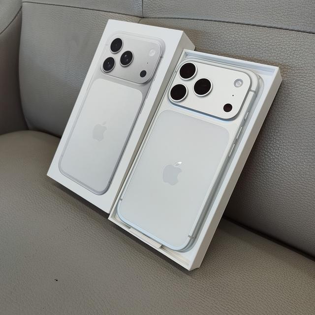 ⚪️ iPhone 17 Pro (256GB) สีขาว ⚪️แบตเตอรี่ 100% (ชาร์จเพียง 32 รอบ) สภาพนางฟ้าไร้รอยกริ๊บ