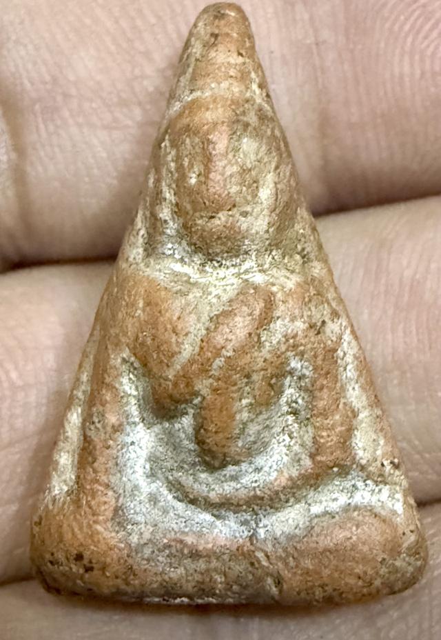 พระนางพญาพิษณุโลกพิมพ์องค์นูนใหญ่ 2