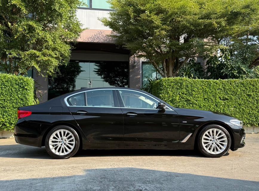 BMW 520D G30 รถมือเดียวป้ายแดง รถออกศูนย์ BMW THAILAND รถวิ่งน้อย เข้าศูนย์ตรงระยะ รถไม่มีอุบัติเหตุครับ รูปที่ 2