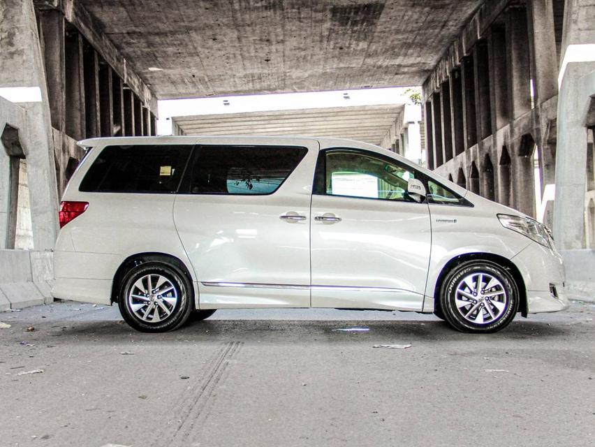 toyota alphard hybrid 3