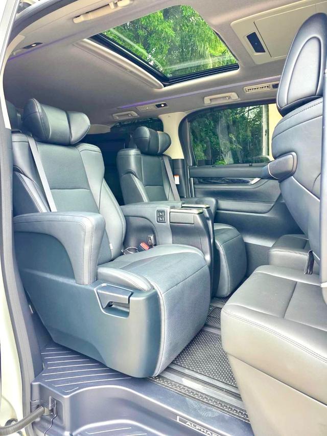 Toyota ALPHARD SRC E-Four สีขาว ปี 2022 ไมล์ 50,000 กม.  13