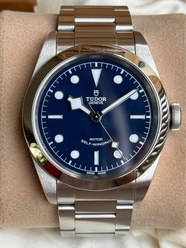 Tudor black bay 41 blue dial 4